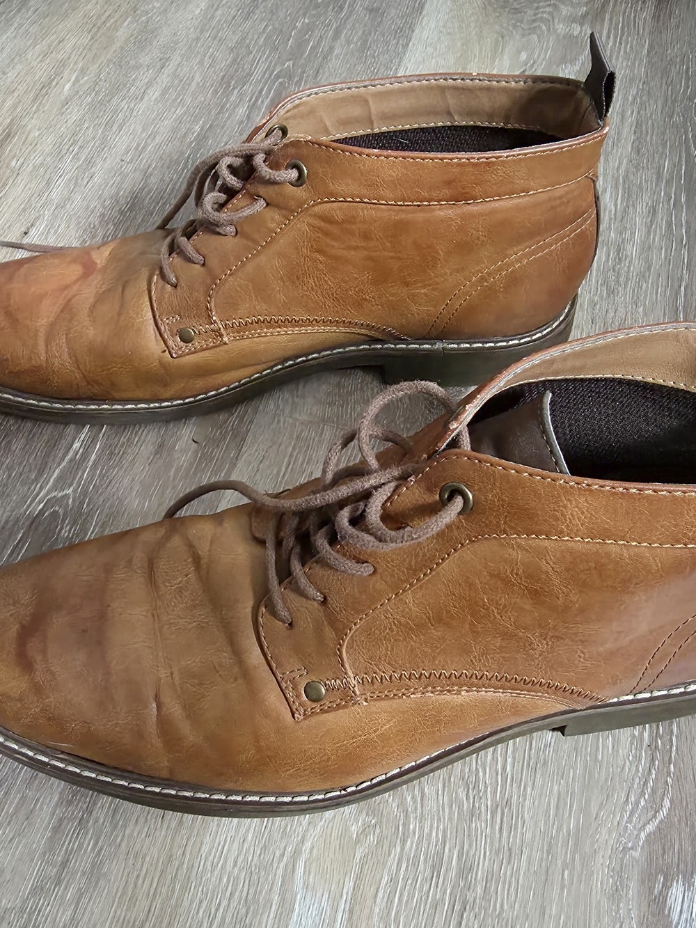Guess Men's Tan Leather Chukka Boots